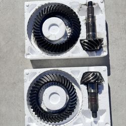 2015 Jeep rubicon front And Rear Gears 
