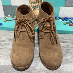 Toms Desert Wedge Booties Ankle Boots Suede Camel Tan Size 8