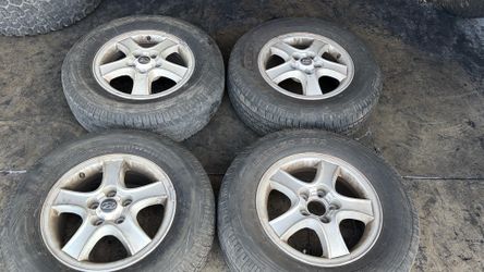 Hyundai Santa Fe 16 Inch Aluminum wheels with used tires 5x114.3mm