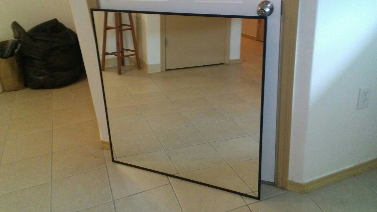 Very nice mirror 3ft by 3ft