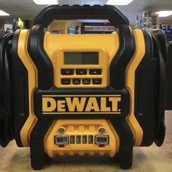 DEWALT Portable Power 2000 Peak Jump Starter W/ Digital Air Compressor 