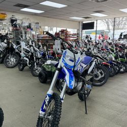 (SPRING SALE) Apollo Thunder 150cc Dirt Bike