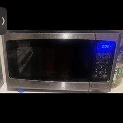 Insignia™ - 0.9 Cu. Ft. Compact Microwave - Stainless Steel