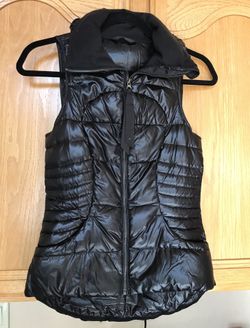 Lululemon Fluffin Awesome Vest Black Size 2 Goose Down $168