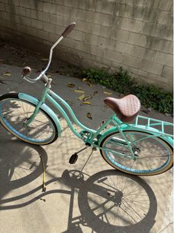 Schwinn bike beach cruiser