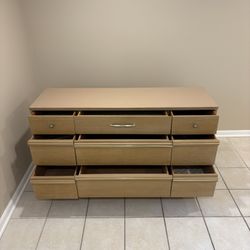 Kroehler  Dresser