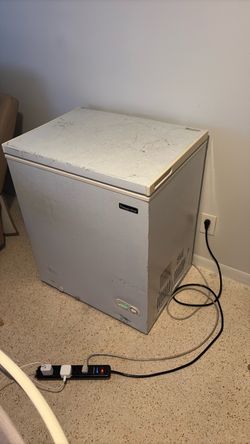 Magic Chef Chest / Deep Freezer 5cu ft