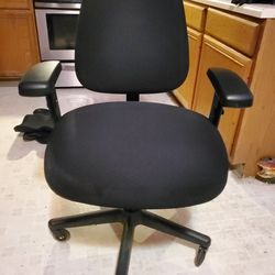 THE SOMA M2 ERGONOMIC CUSTOM OFFICE CHAIR. THIS CHAIR IS HUGE AND HEAVY.