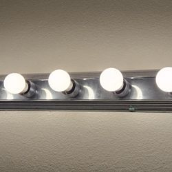 BATHROOM 8-LIGHT FIXTURE