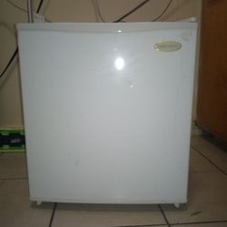 Daewoo Mini Refrigerator