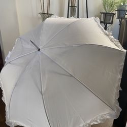White Umbrella PNW Wedding