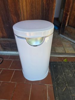 Munchkin diaper pail