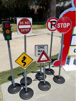 Kids play traffic signs / Car theme toys