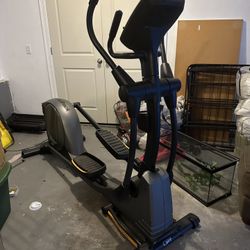 Gotta move! Take it away for $100! Like New Nordic Track E7 Elliptical 