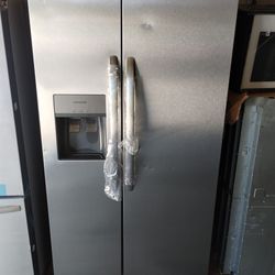 New Scratch And Dent Refrigerator Side By Side Stainless Steel Frigidaire 
