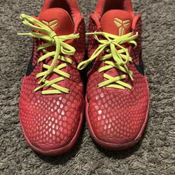 Nike Reverse Kobe Grinches Size 9.5 Used still Grippy 