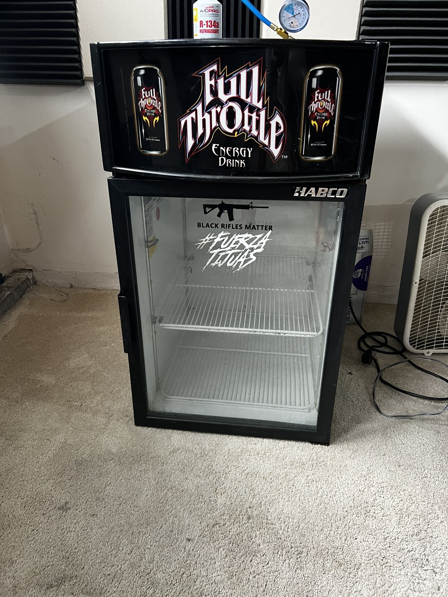 Mini Fridge With Free Can Of Freon(refrigerant) for Sale in Chula Vista