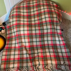 Vintage Pendleton Wool Blanket – Throw Size (4’ x 5.5’) – Excellent Condition