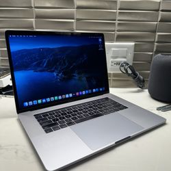 2017 15” MacBook Pro Core i7 16GB ram 512SSD! 