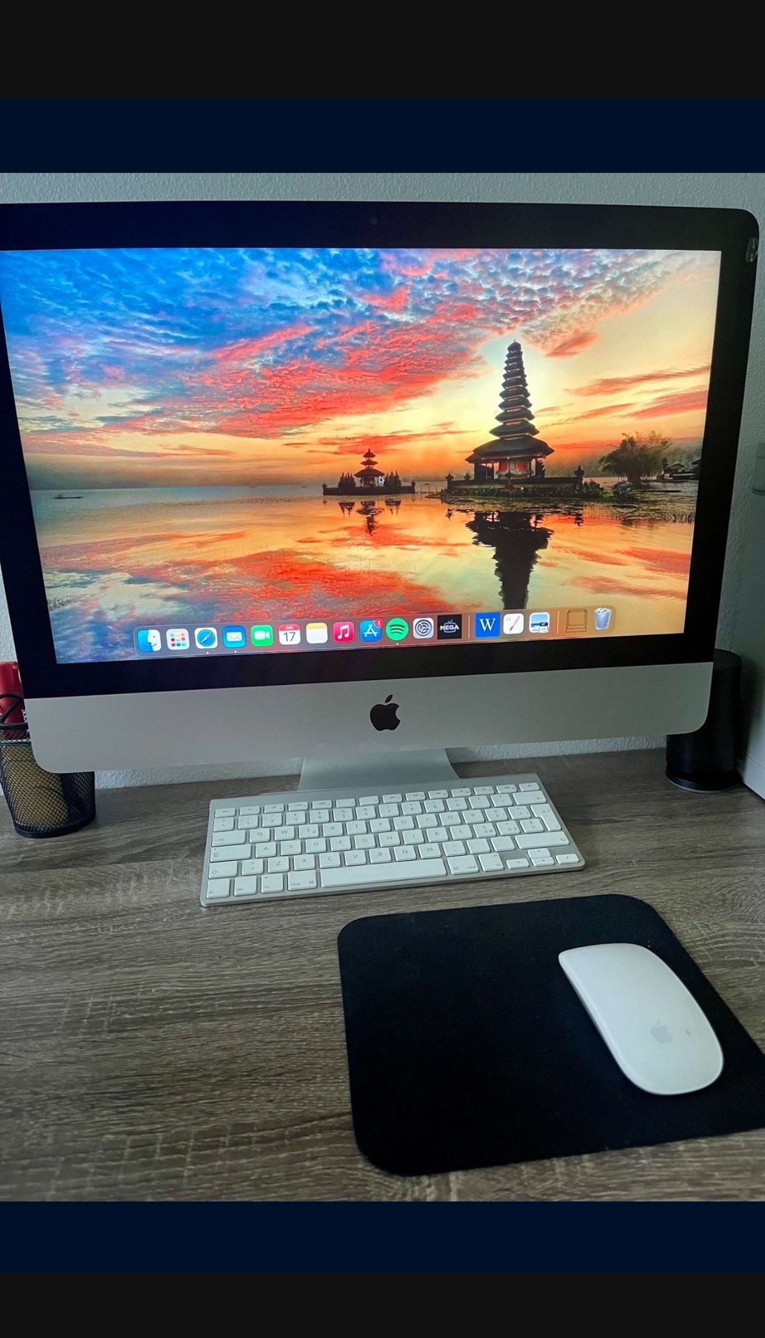 Apple iMac Computer 21.5 Bluetooth Keyboard And Mouse