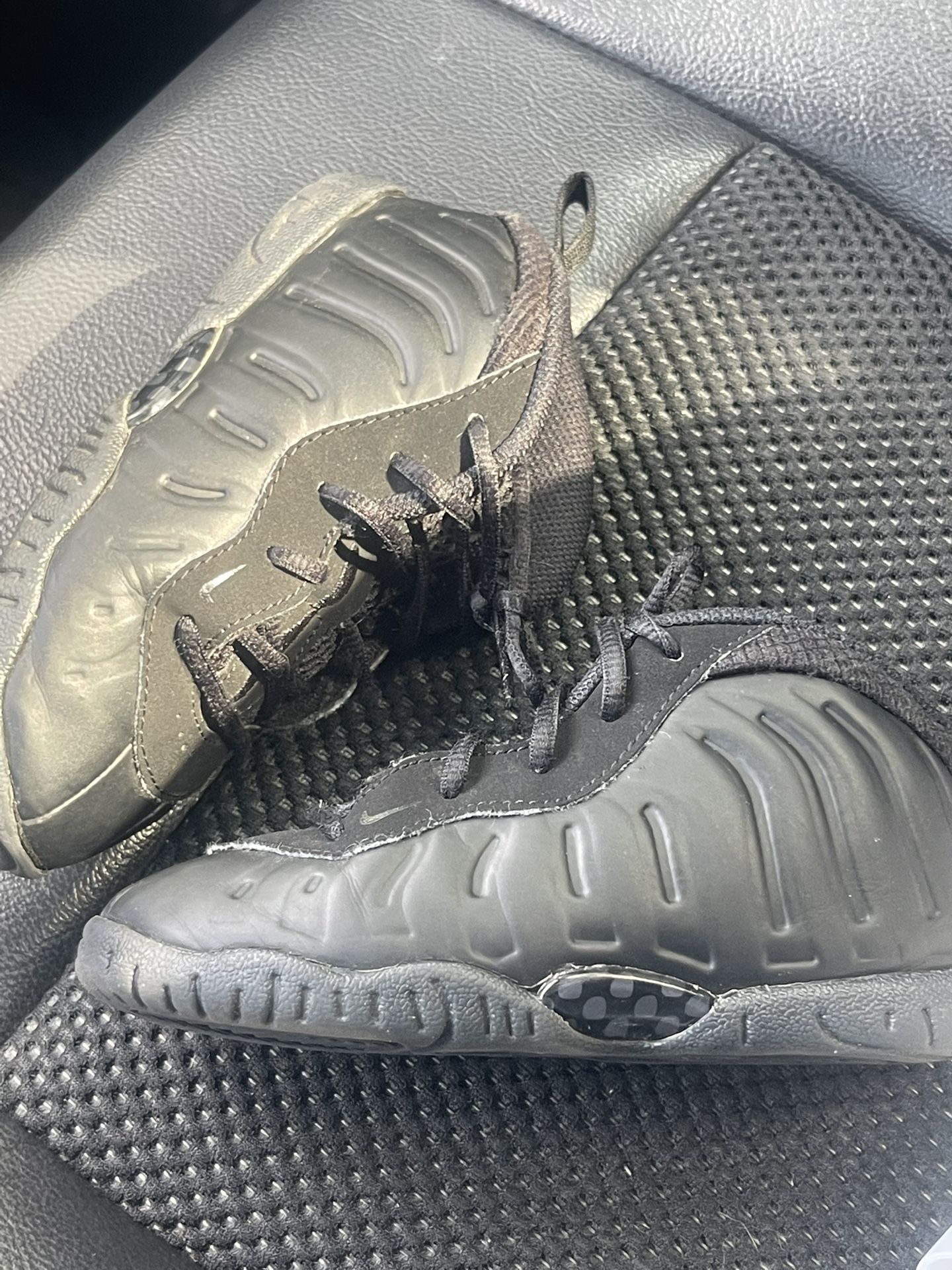Nike Foamposite ‘ Triple Black ‘ size 10c