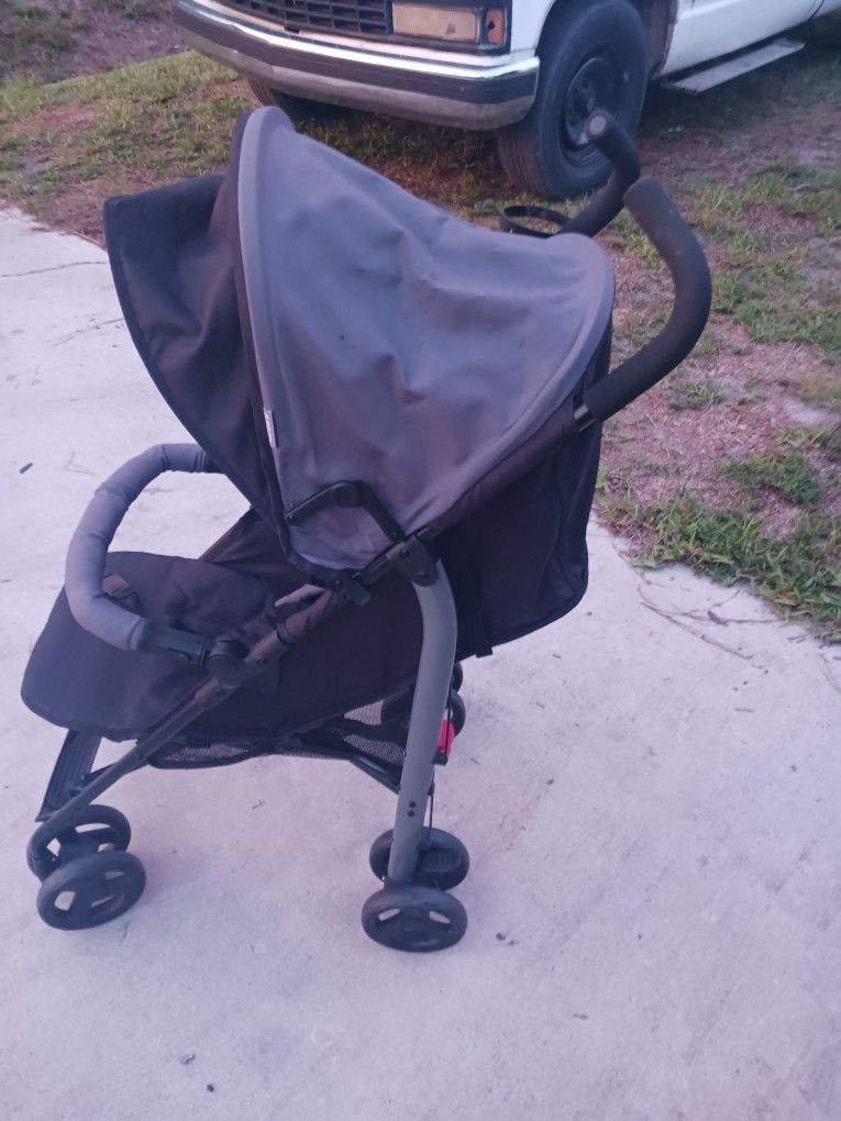GOT 2 LIKE NEW URBINI AN 3D STROLLERS 24 EACH