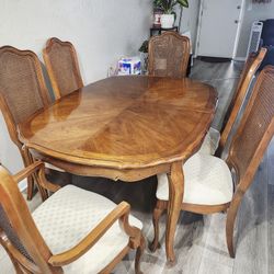 Tomasville Dining Table With 6 Chairs 
