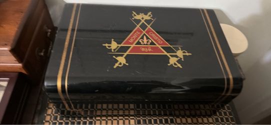 Montecristo Black Lacquer Cigar Box