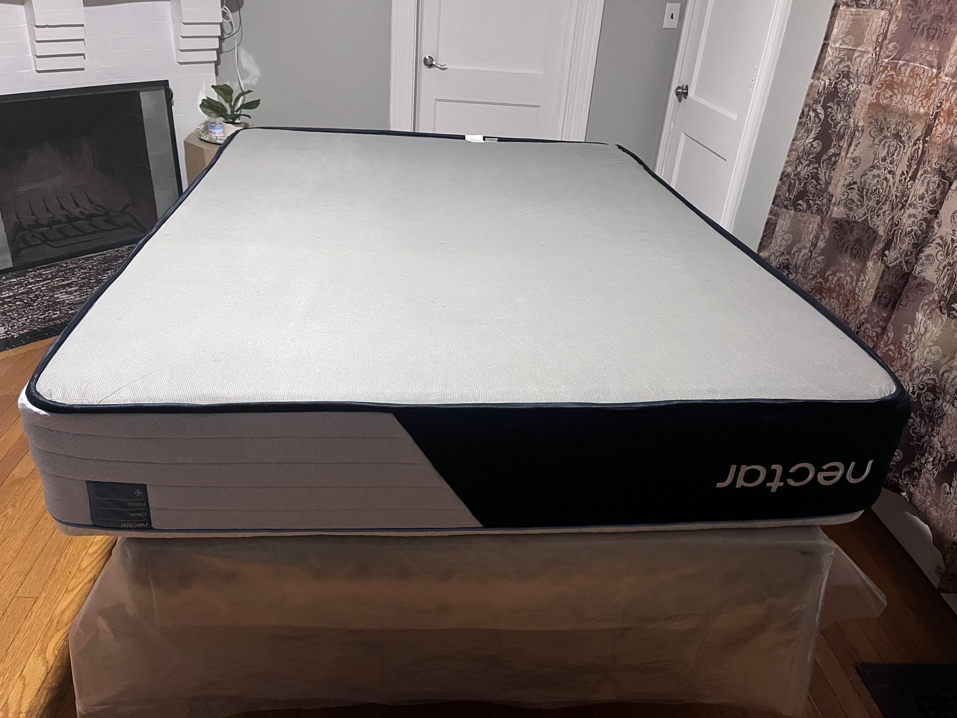 Nectar Hybrid Mattress, Queen, Like New, Perfect Condition