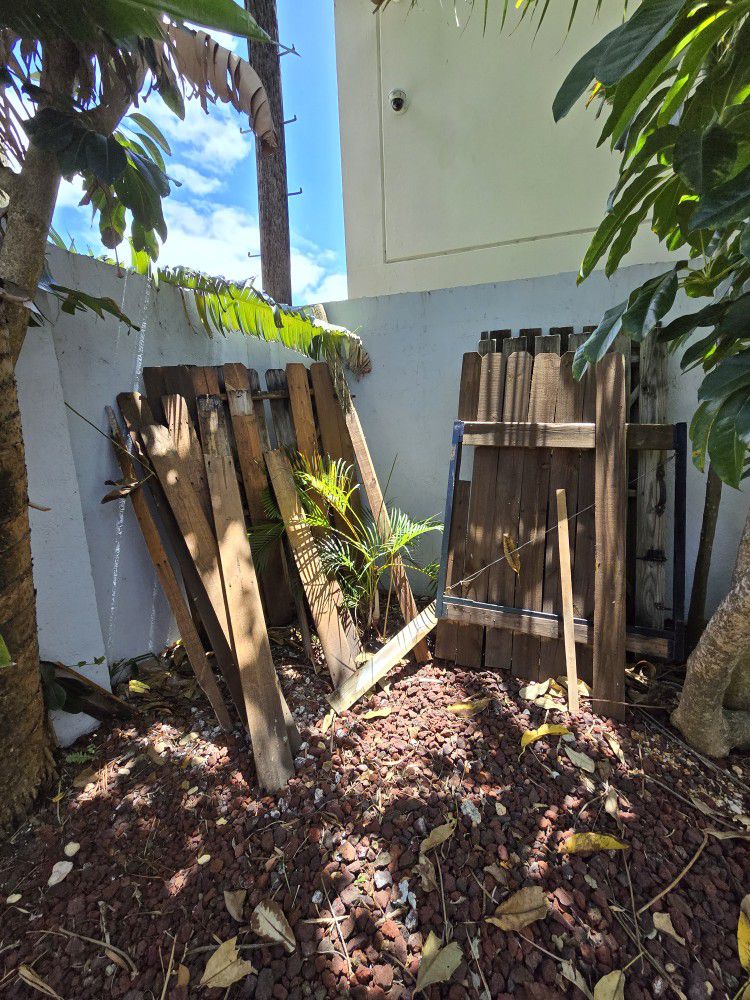 Free Wood From Fence And gate