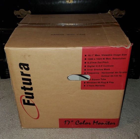 Futura LD712 - 17" Retro CRT Computer Monitor In Box