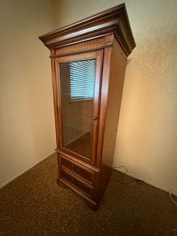 Entertainment center
