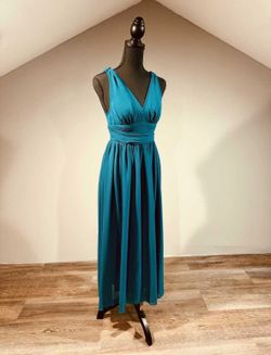 Like New Peacock Ever Pretty Dress Size 0