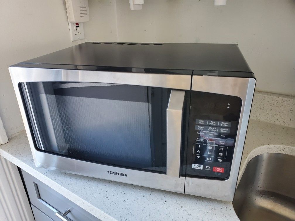 Toshiba EM925A5A-SS Microwave Oven with Sound On/Off ECO Mode and LED Lighting, 0.9 Cu. ft/900W, Stainless Stee