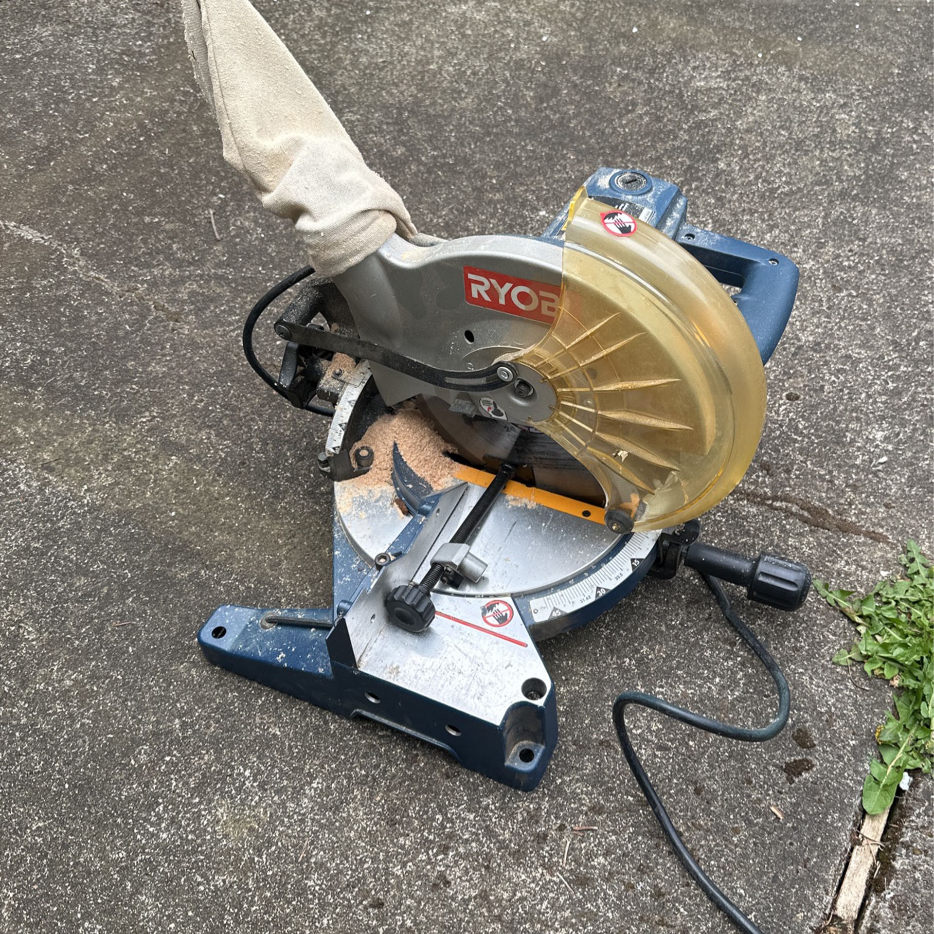 Ryobi compound miter saw 10"  TS1340 and work clamp and dust bag
