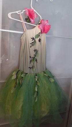 Costume women and hair flower maching
