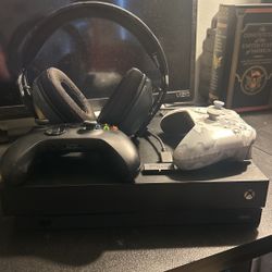Xbox 1 X With RIG Bluetooth Headset 