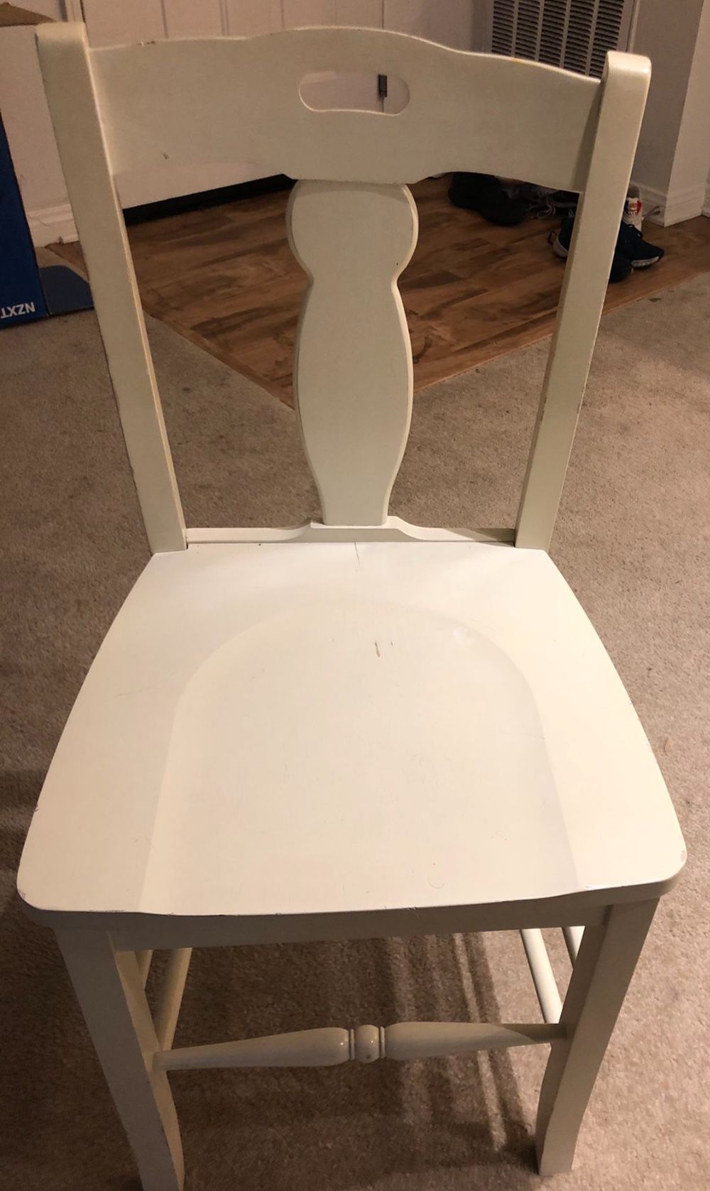 Gorgeous Kid’s Solid Wood White Desk Chair in Excellent Condition 