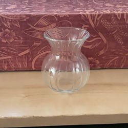 SET OF 8 VINTAGE GLASS BUD/FLOWER VASES 