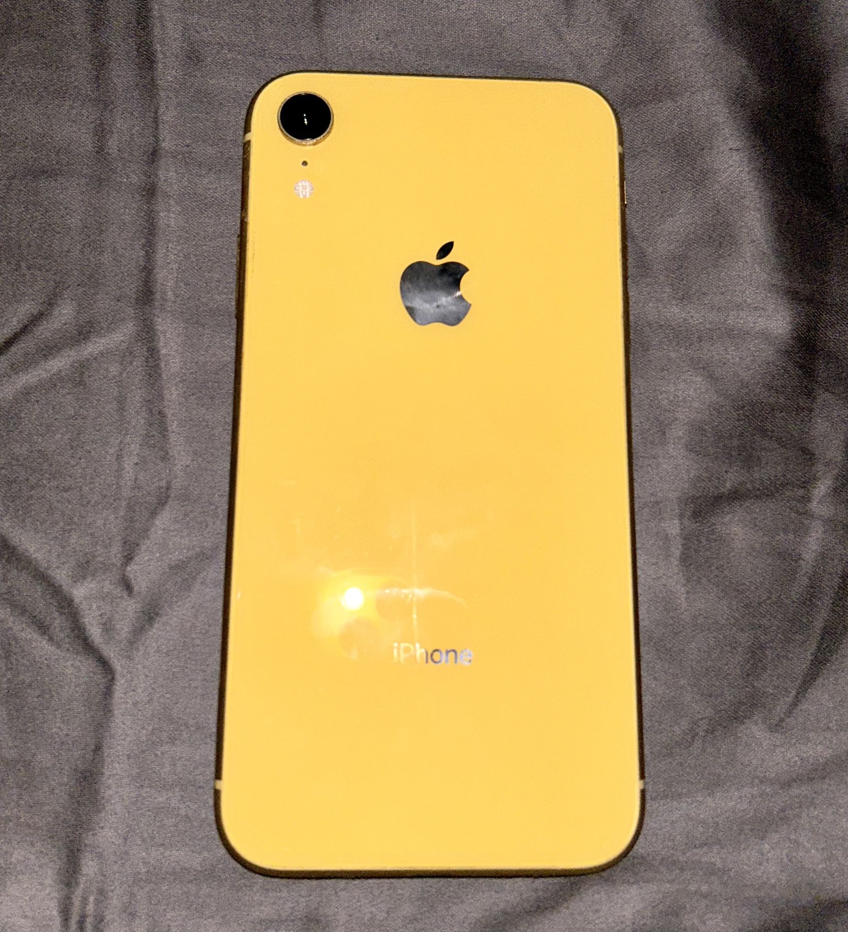 Yellow Iphone XR 64GB