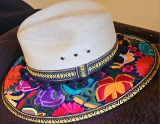 Mexican Suede Embroidered Sombrero/ Sombrero Mexicano Bordado Gamusa