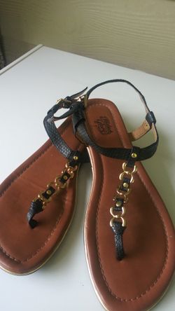 Blak Sandals in good condition size 7!😁