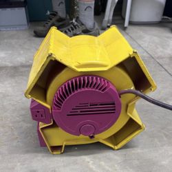 Construction fan. Makes a bit of noise. 