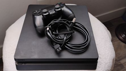 Sony PS4 Slim Console 1 Controller with cables