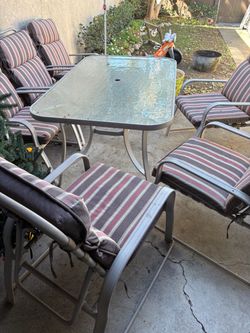 Patio Table & 6 Chairs
