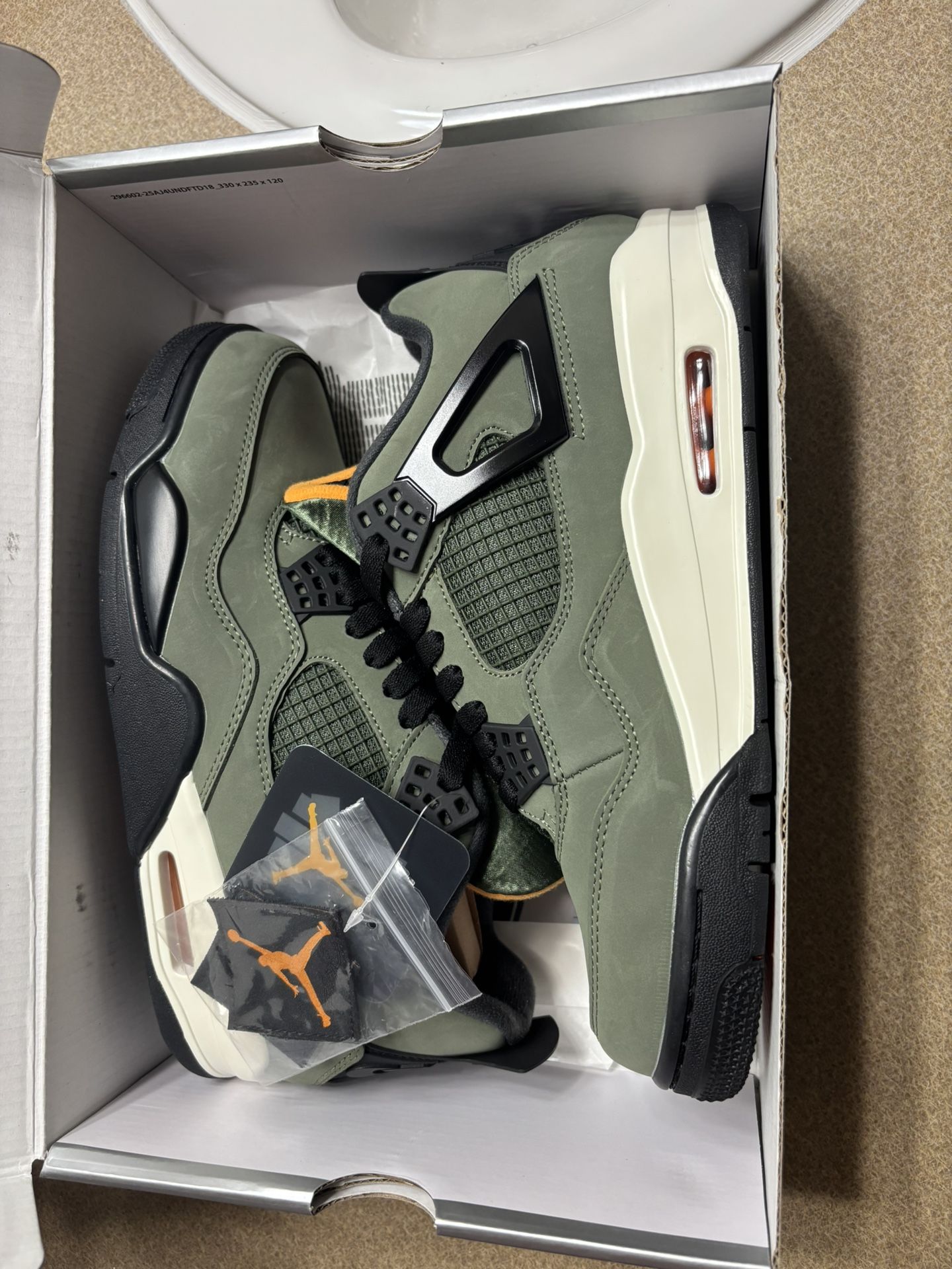 Jordan 4 Retro Undefeated