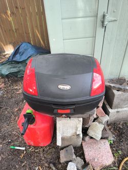 Motorcycle trunk