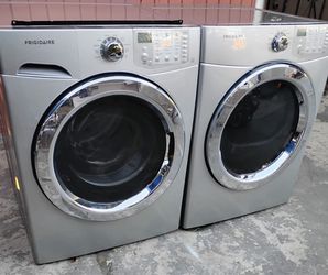 Frigidaire washer and gas dryer set