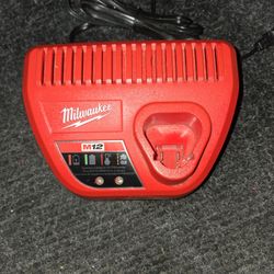 Milwaukee M12 Charger 