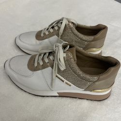 Women’s Michael Kors Size 7